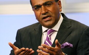 Martin Bashir (en la foto) muestra extractos bancarios falsos al hermano de Diana, Earl Spencer, para tener acceso a ella en 1995 (foto de archivo)