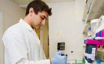 Career progression and growth opportunities for lab technicians in India