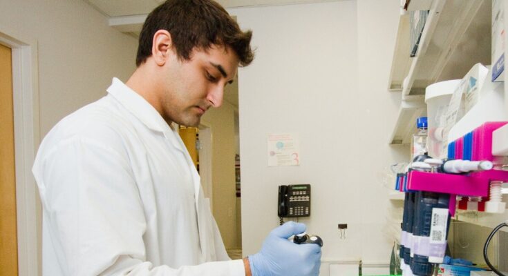Career progression and growth opportunities for lab technicians in India