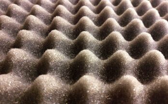 Así adquiere su aspecto oscuro y áspero el silicio negro, un material precioso utilizado en las células solares