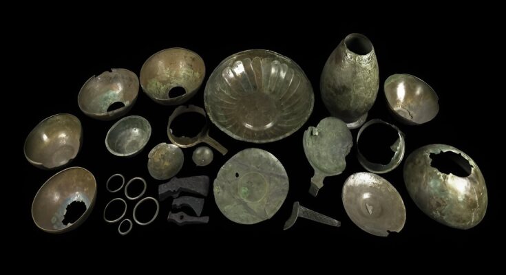 Investigadores estudian una inusual colección de orfebrería romana descubierta en las Islas Británicas