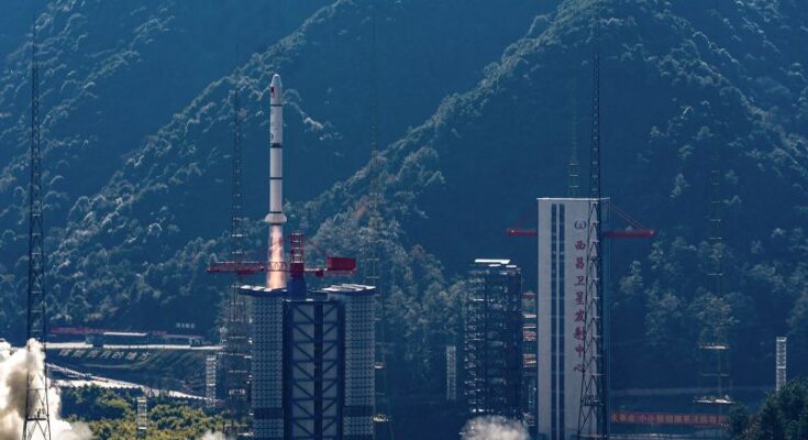 China lanzó la sonda Einstein para buscar explosiones de rayos X en el universo