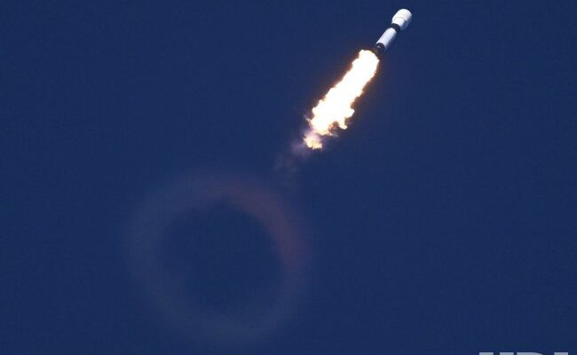 SpaceX Launches Eutelsat Satellite from the Kennedy Space Center, Florida