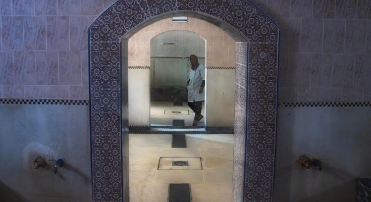 Para conservar agua, Marruecos, azotado por la sequía, cierra sus famosos baños públicos tres días a la semana