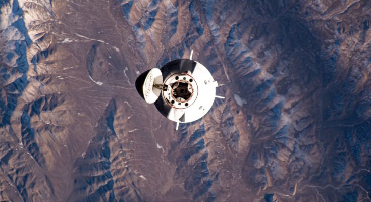 Restos de nave espacial SpaceX de 88 libras se estrellan en una granja canadiense