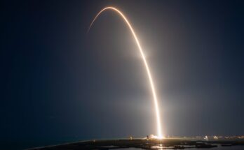 SpaceX lanza 23 satélites Starlink en medio de una gran tormenta solar
