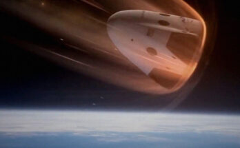 Un trozo gigante de basura espacial se estrella en una granja canadiense, quien pretende venderlo y gastar el dinero en una pista de hockey.