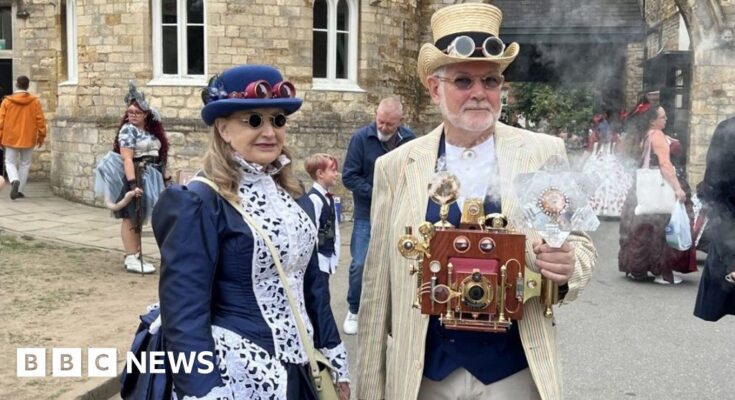 Miles de personas se reúnen para el Festival Anual de Lincoln Steampunk