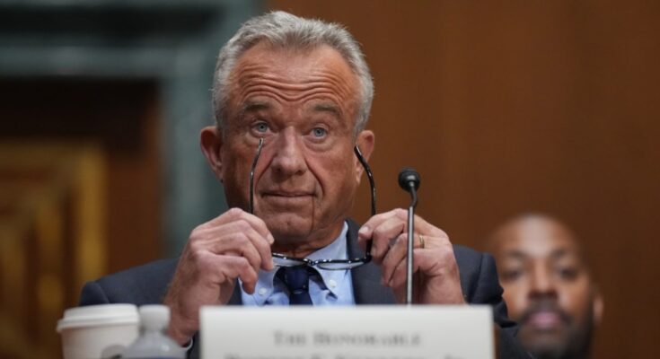 Dem Senator Shredded Rfk Jr. en Cruzada contra la ciencia