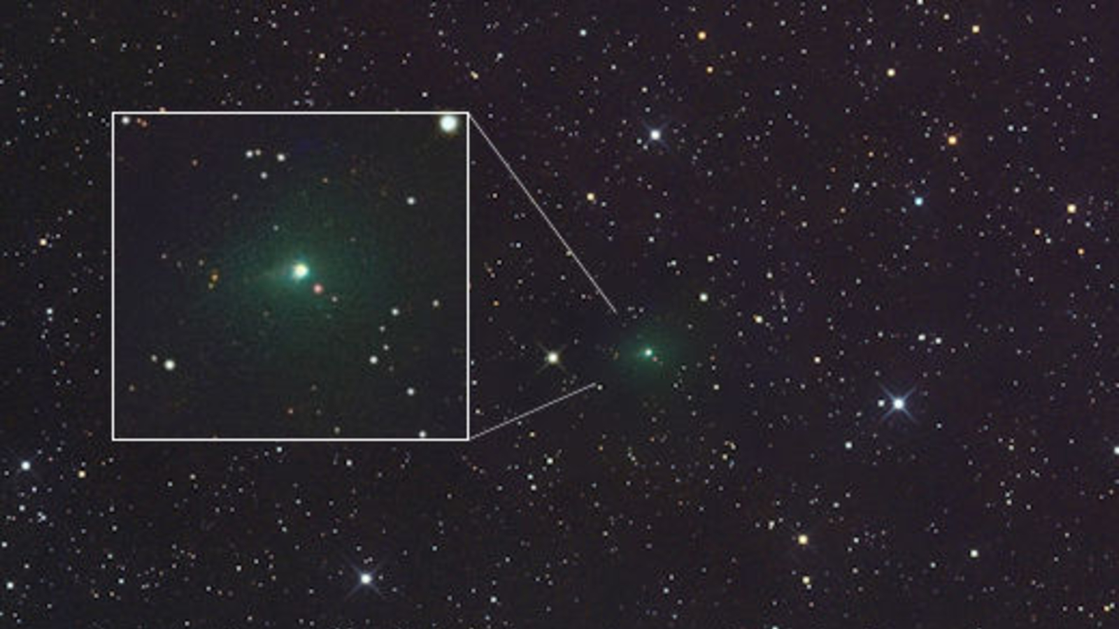Una foto espacial de cometa verde rodeada de estrellas con una caja fuera de caja
