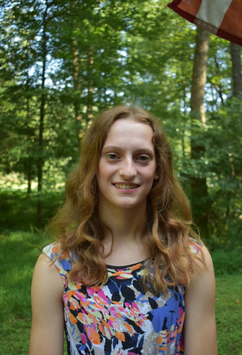 Breane se rió por una foto del campamento nacional de ciencias juveniles celebrada en Parson, West Virginia, el 28 de julio de 2025.