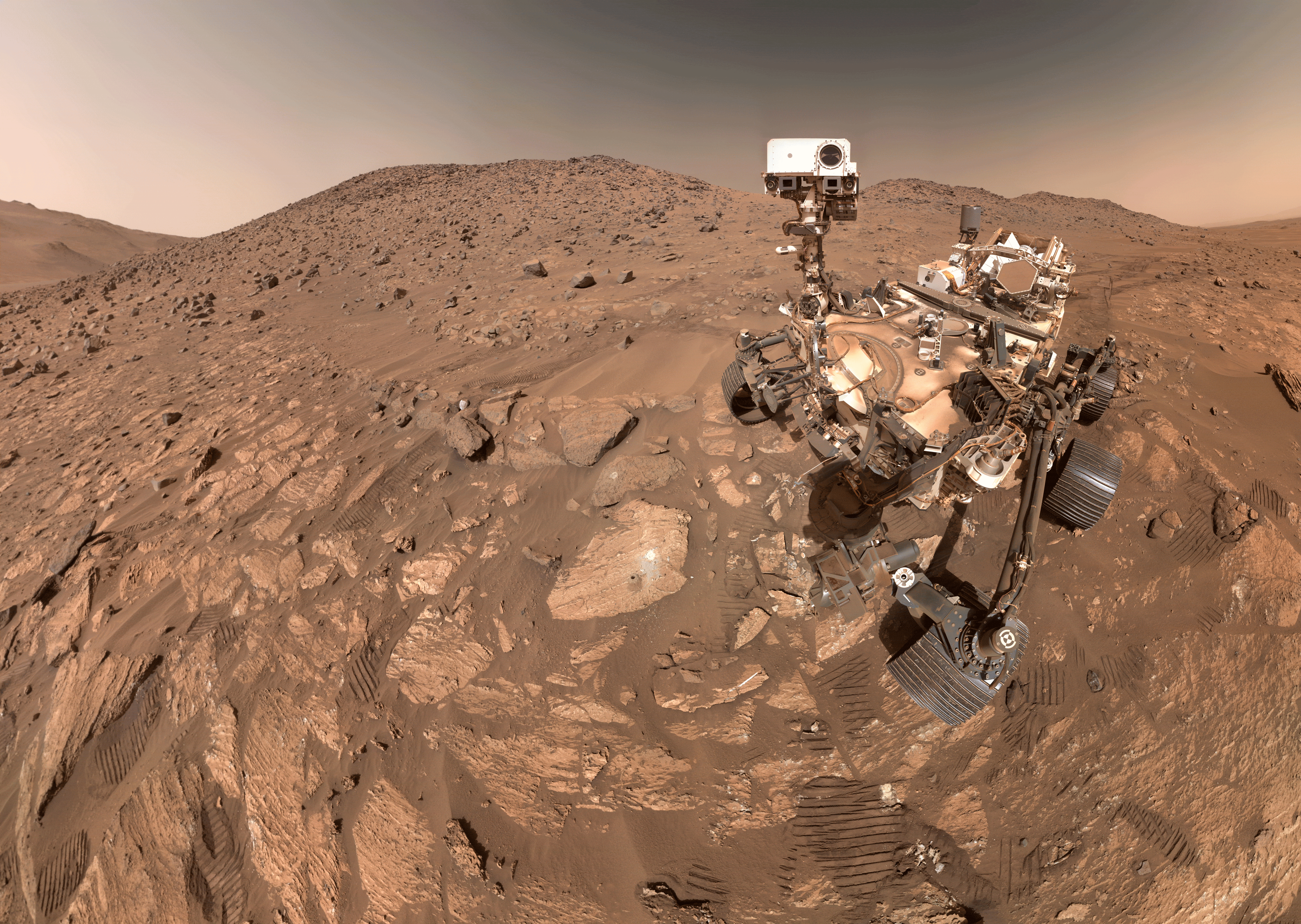 El 23 de julio, el diligente Mars Rover de la NASA tomó esta selfie, hecha de 62 películas personales. El apodo, Ochava Falls, es un apodo, el planeta rojo ha cuestionado hace mucho tiempo que el planeta rojo es el hogar de una vida sensible, que se encuentra en el lado izquierdo del rover cerca del centro de la película.