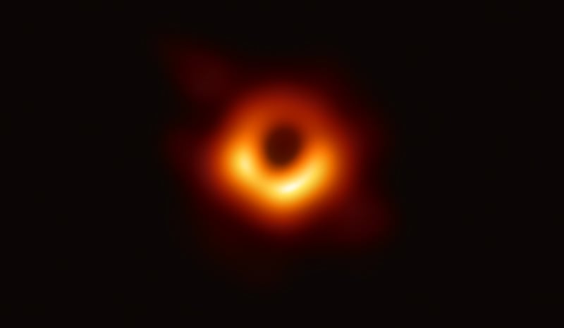 La primera imagen del agujero negro ha sido captada por el Telescopio Horizonte. Crédito: EHT
