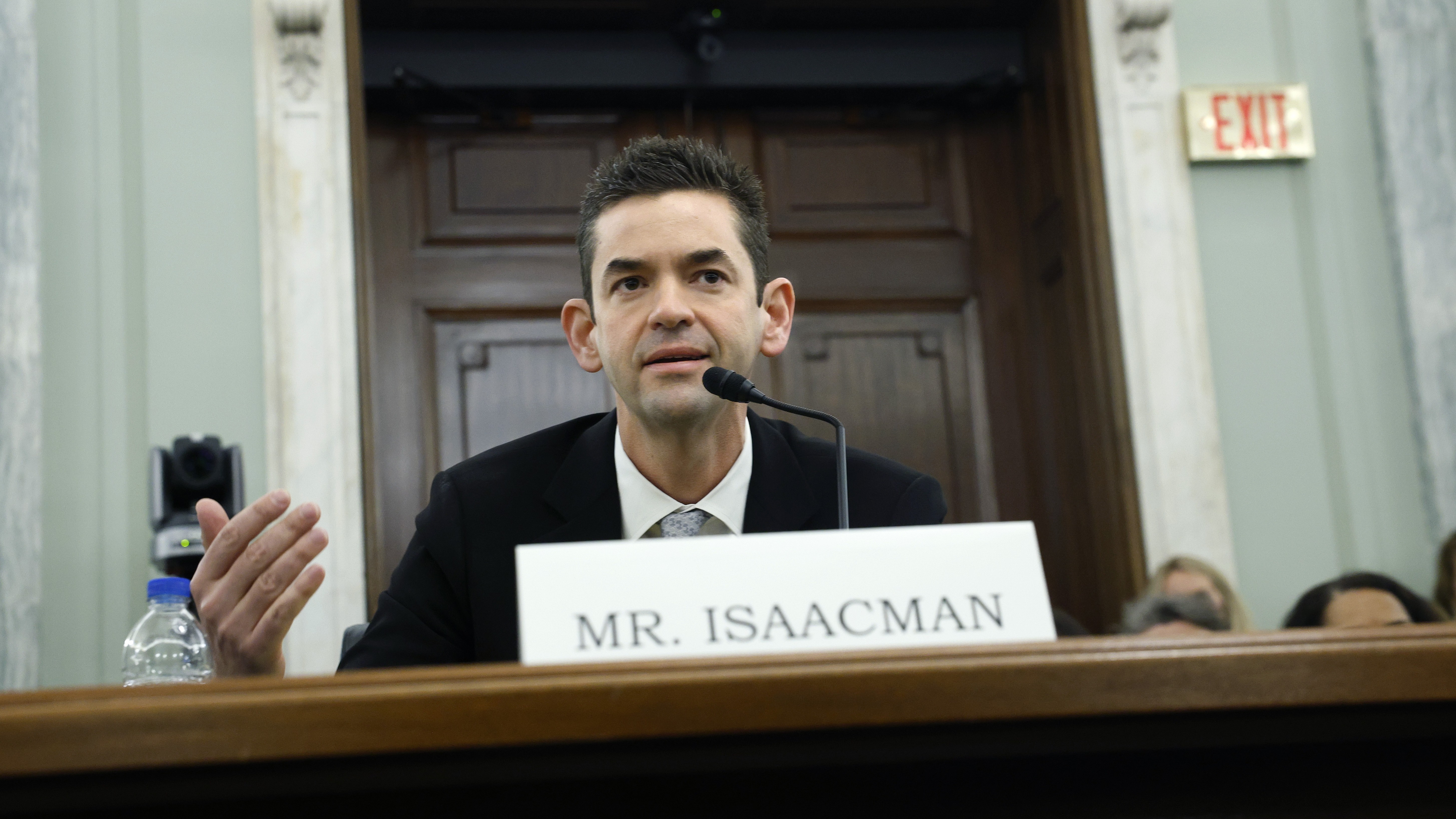 Isaacman testifica durante una audiencia de confirmación del Comité Senatorial de Comercio, Ciencia y Transporte el 9 de abril de 2025.