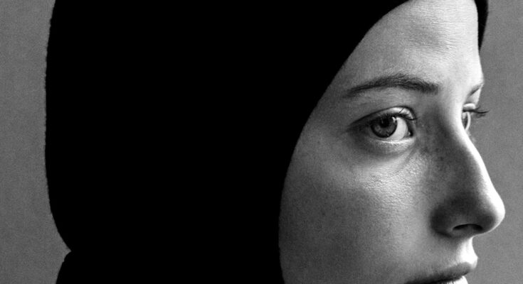 In Paris Photo, una maratón de retratos del fotógrafo británico Jack Davison