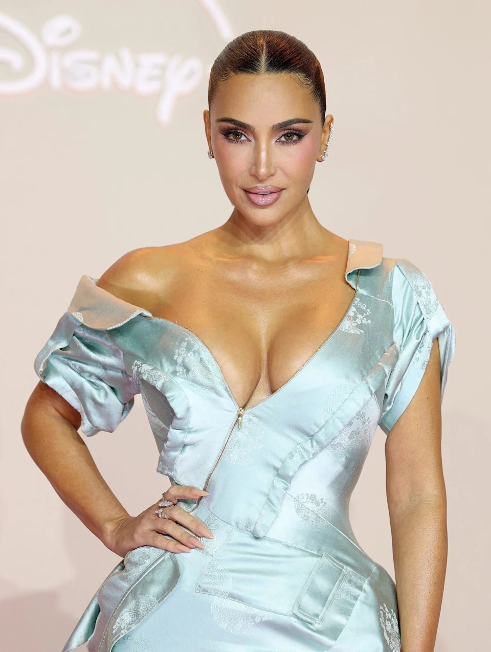 Kim Kardashian en el estreno de All's Fair Disney+ en París