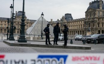 Se cree que el hombre arrestado es el cuarto miembro de la banda de atracadores del Louvre, dice el fiscal de París