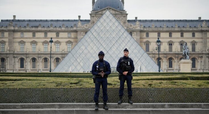 Se cree que el hombre arrestado es el cuarto miembro del equipo de atraco del Louvre, dice el fiscal de París