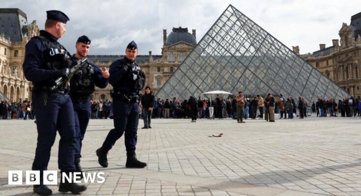 Cuatro detenidos más tras el robo de una joya del Louvre