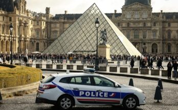 Cuatro sospechosos más arrestados en el robo de joyas del Louvre, dicen los fiscales de París