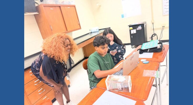 Estudiantes de secundaria de CMS alcanzan las estrellas a través de una competencia de la NASA