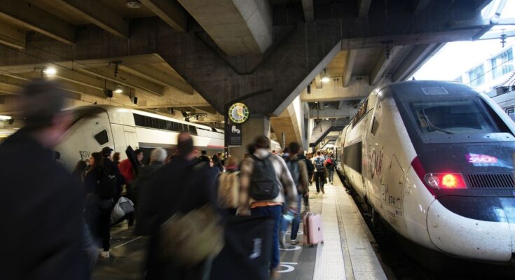 La policía de París hirió a un hombre con un cuchillo en la estación de tren de Montparnasse