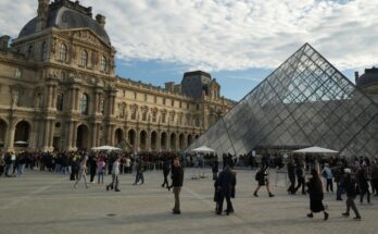 Reseña de 'El atraco al Louvre: minuto a minuto': joyas de las perlas del descubrimiento de París