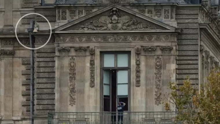 El Louvre cierra tras robo de joyas 