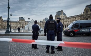 Un fiscal de París dice que cuatro personas más han sido arrestadas en relación con el robo del Louvre