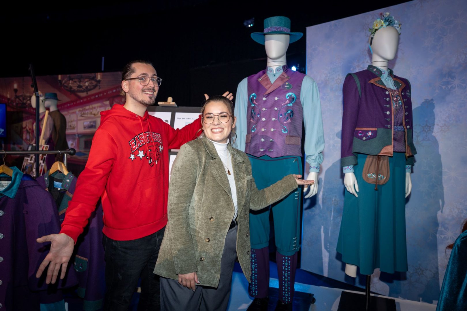 Disney Adventure World - Disfraces de miembros del elenco de World of Frozen