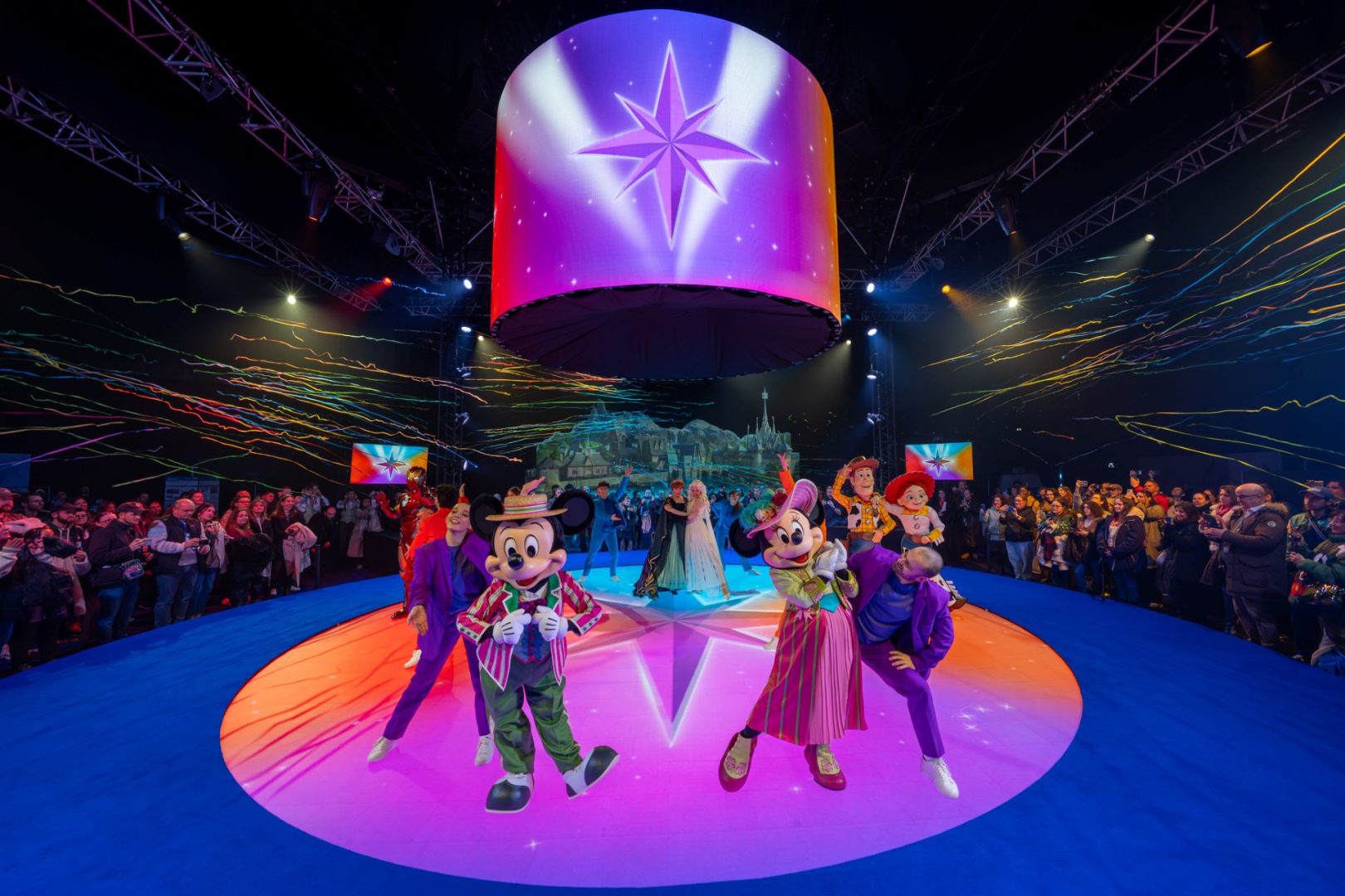 Avance del elenco de Disney Adventure World