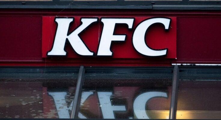 Niña de 13 años arrastrada al baño de KFC y 'violada en grupo' | Mundo de noticias