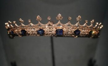 A la sombra del robo del Louvre, se abre otra exposición de joyas reales cerca de París
