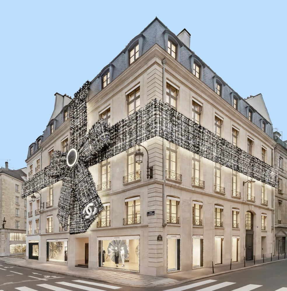 Una vista diurna de la dirección de París