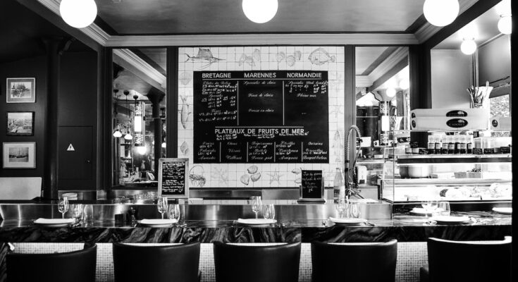 Buen provecho, Paul Burt: el icónico bistró parisino publica su primer libro de cocina