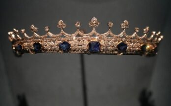 La Exposición Real de Joyería de París se inaugura a la sombra del atraco del Louvre