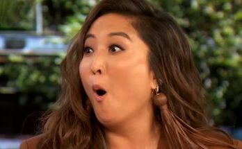 La estrella de 'Emily In Paris' Ashley Park tiene un mal funcionamiento de vestuario en 'Drew Barrymore Show'
