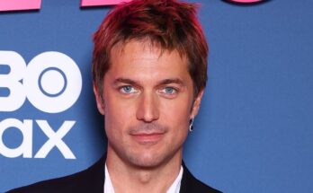 La estrella de 'Emily in Paris', Lucas Bravo, critica a los fans por 'objetivizarlos'