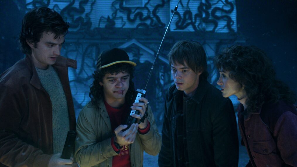 Joe Keery, Gatten Matarazzo, Charlie Heaton y Natalia Dyer en la quinta temporada de 'Stranger Things'