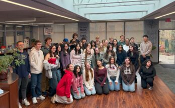 Los estudiantes de ciencias de WFHS colaboran con Sayville HS para el simposio de investigación AP