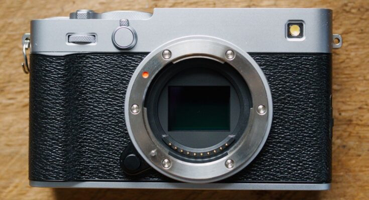 Revisión de la cámara sin espejo Fujifilm X-E5: ciencia del color compacta en un paquete retro