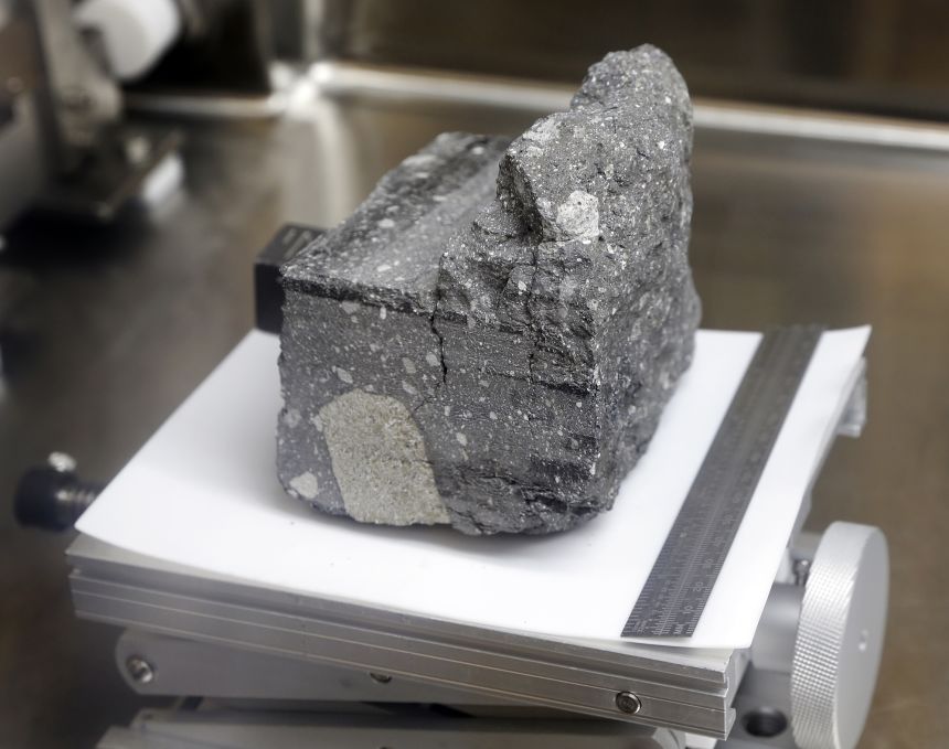 El Apolo 15 recogió roca de brecha de regolito de 3.200 millones de años.