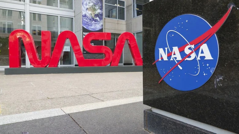 Entrada a la sede de la NASA en Washington, DC