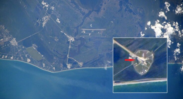 A view of the Florida coastline from space, with the dark green land outlined by a thin white strip of beach before a blue ocean. An inset to the right in a white box shows a red arrow pointing to a white space amidst a green circled off area.