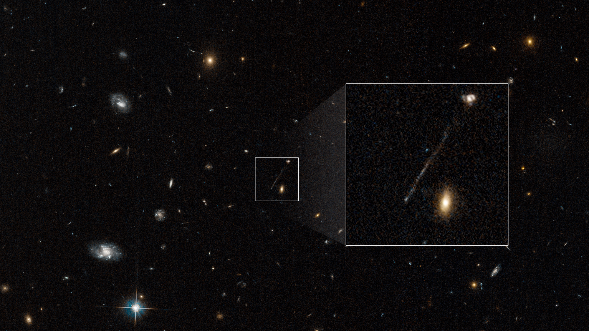 Esta fotografía de archivo del Telescopio Espacial Hubble captura una curiosa característica lineal tan inusual que al principio fue descartada como un artefacto de imágenes de las cámaras del Hubble.