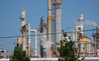 Gas pollution rises from the Valero Oil refinery in Meraux