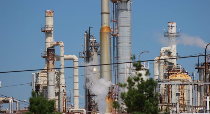 Gas pollution rises from the Valero Oil refinery in Meraux
