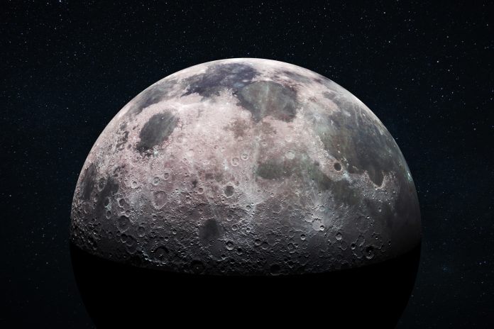 Vista espacial de la superficie de los cráteres lunares con fondo espacial estrellado. Concepto de exploración del espacio profundo y astronomía. Luna con cráteres y superficie detallados.